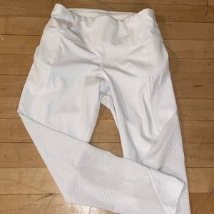 Womens cropped white athleta leggings with mesh and pockets